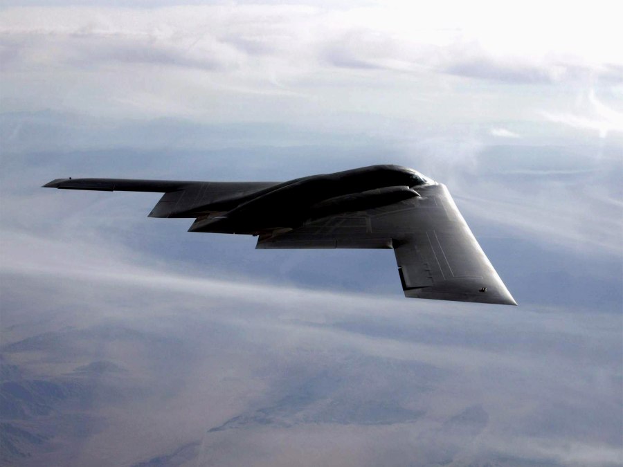 Стелс-бомбардировщик b-2