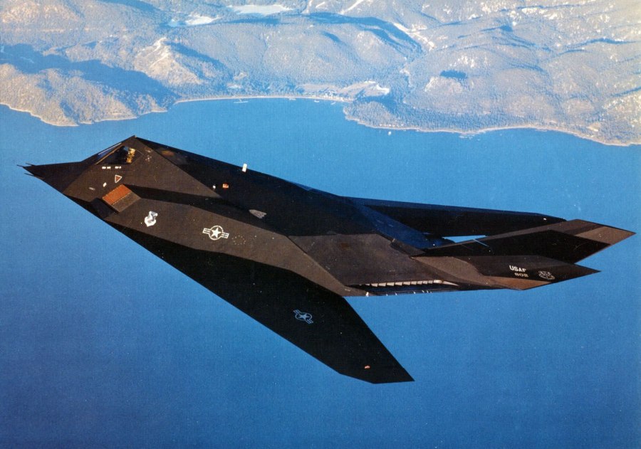 Стелс-бомбардировщик f-117