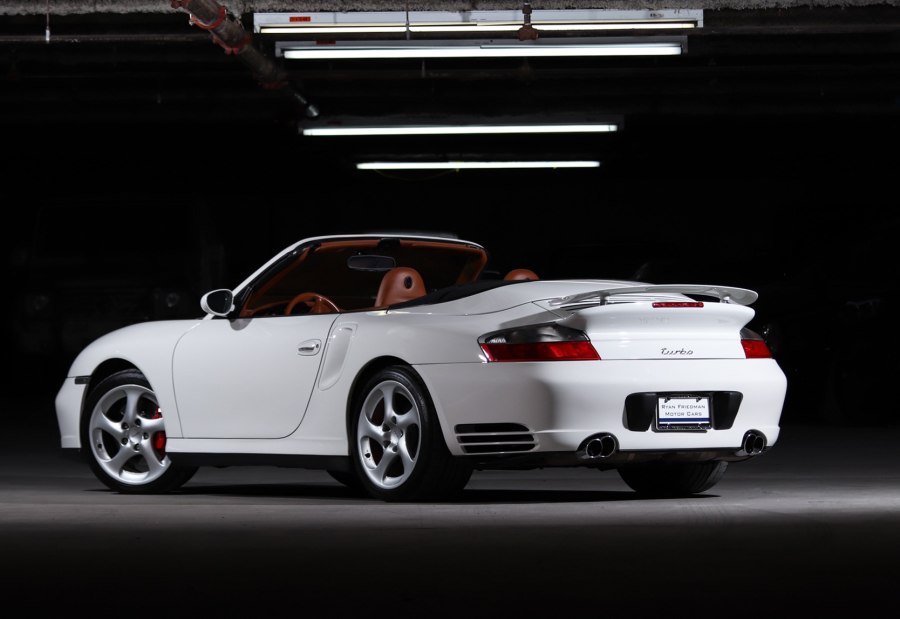 Порше 911 в обвесе RWB