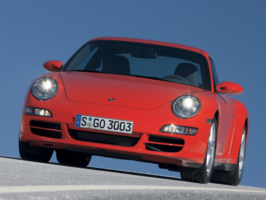 Машина Порше 911 2020