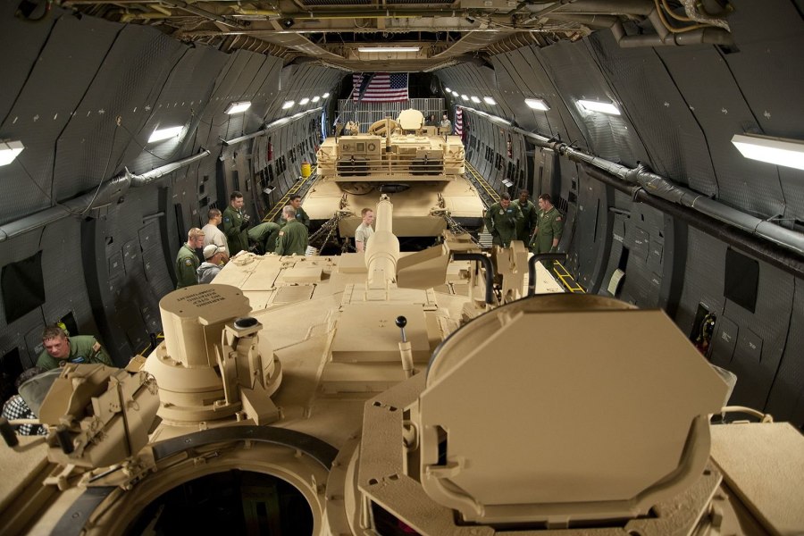 C 17 Globemaster грузовой отсек