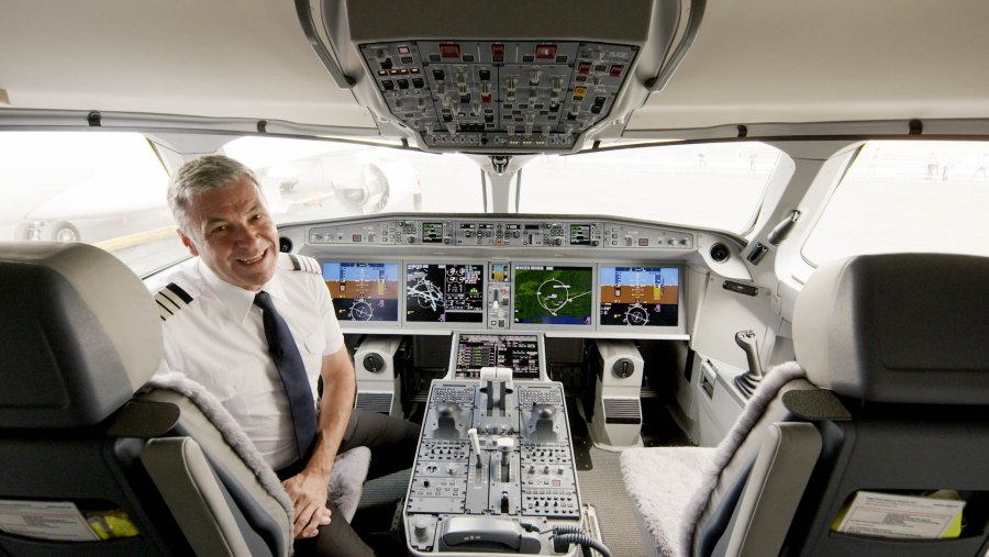 Airbus a380 кабина пилота