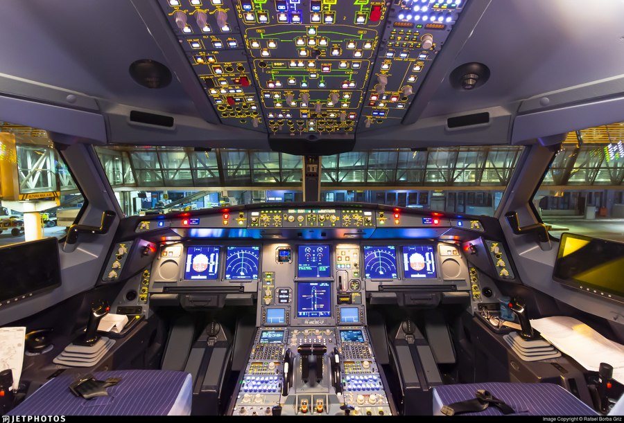 Airbus a380 Cockpit entrance