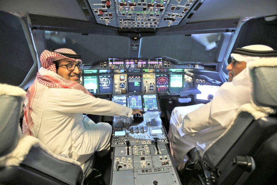 Airbus a380 кабина пилота