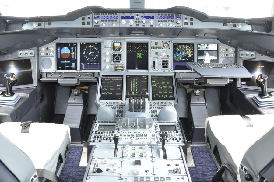 Кабина самолёта Аэробус а380