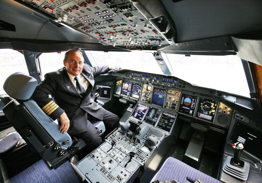 Airbus a380-800 кабина пилотов