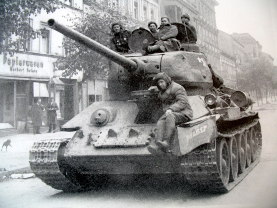 Танк т 34 в Берлине