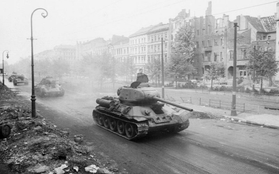 Танк т 34 в Берлине