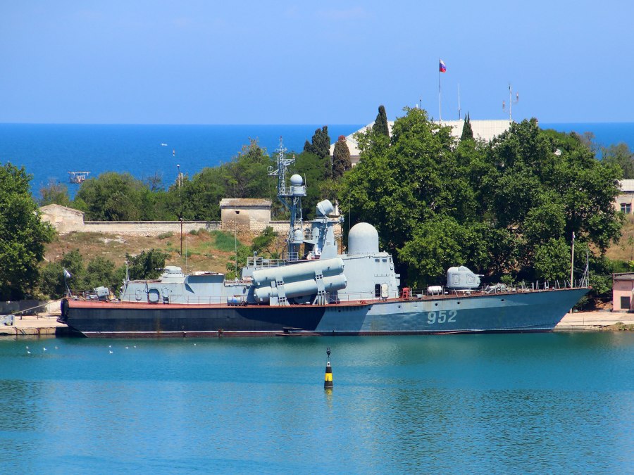 Морской тральщик Железняков Новороссийск