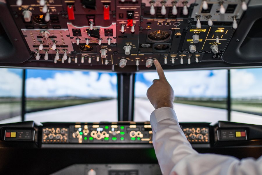 Кабина b737 Азурэйр