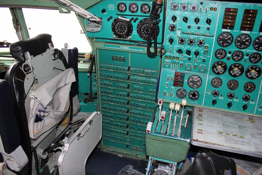 Приборы в кабине ту 154м