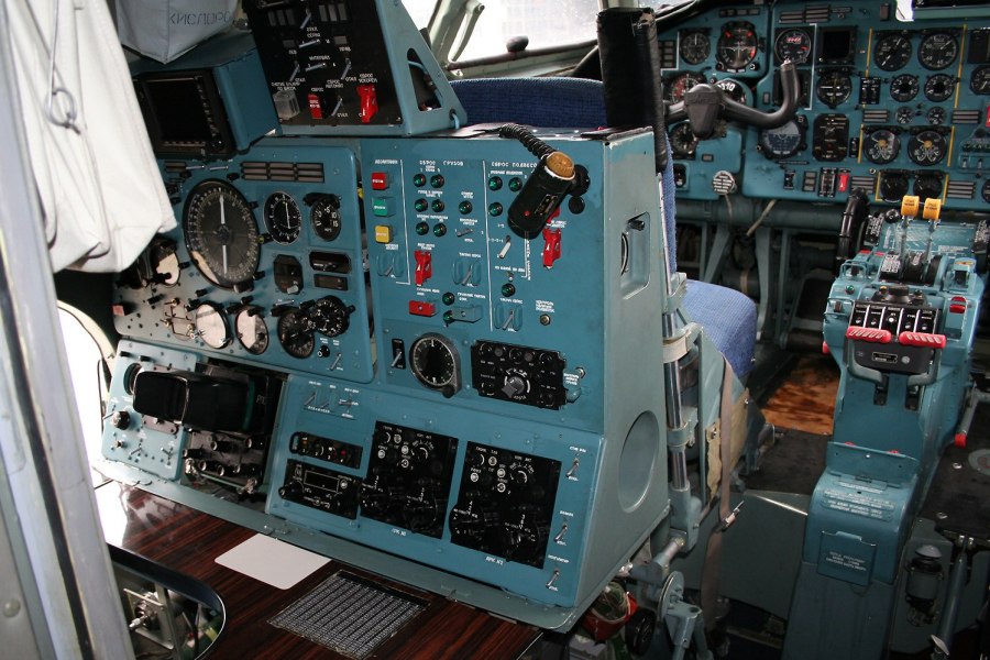 Кабина штурмана АН-26