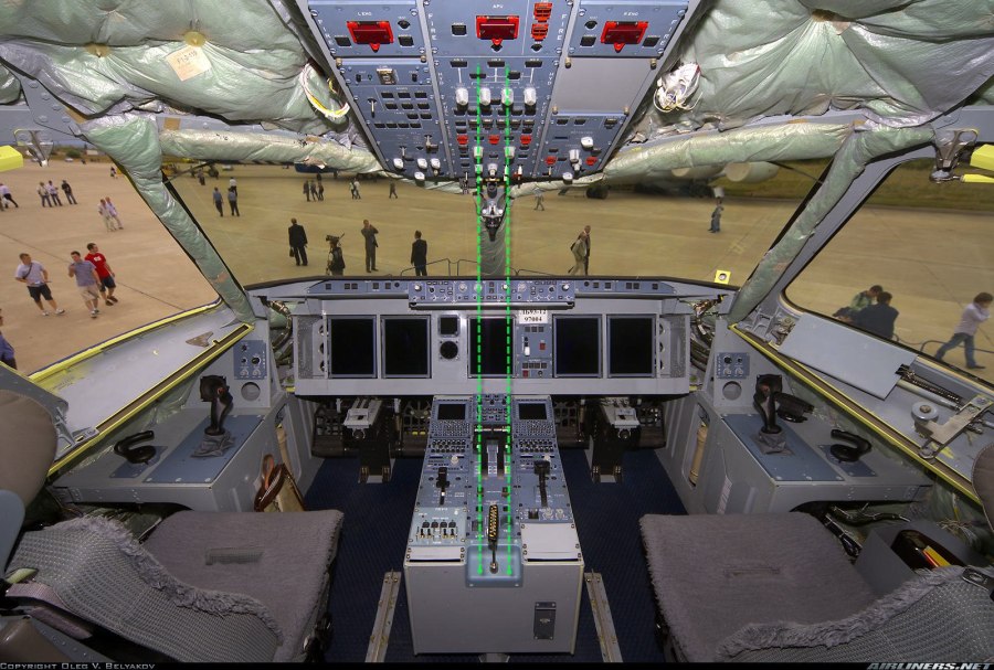 SSJ 100 кабина