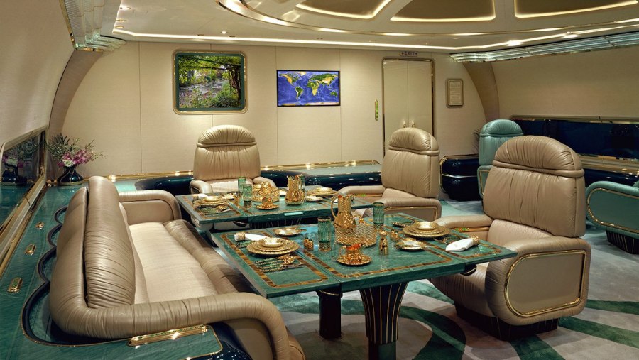 Airbus a380 SUPERJUMBO Jet внутри