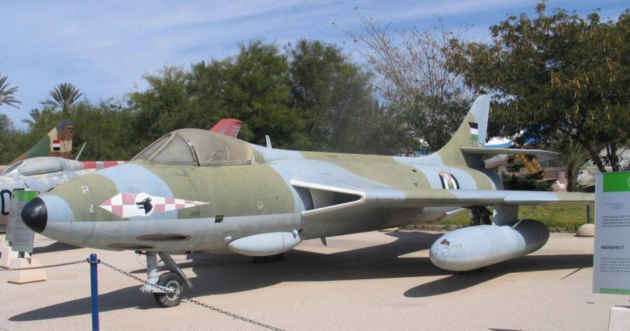 Самолет Hawker Hunter, f6