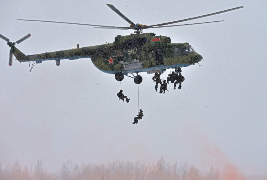 Беспарашютное десантирование с вертолета ми-8