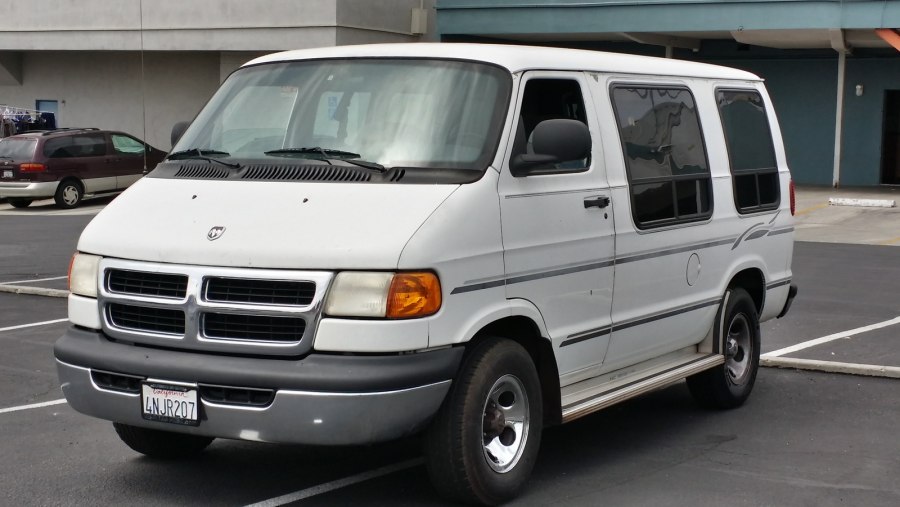 Dodge Ram van 2000