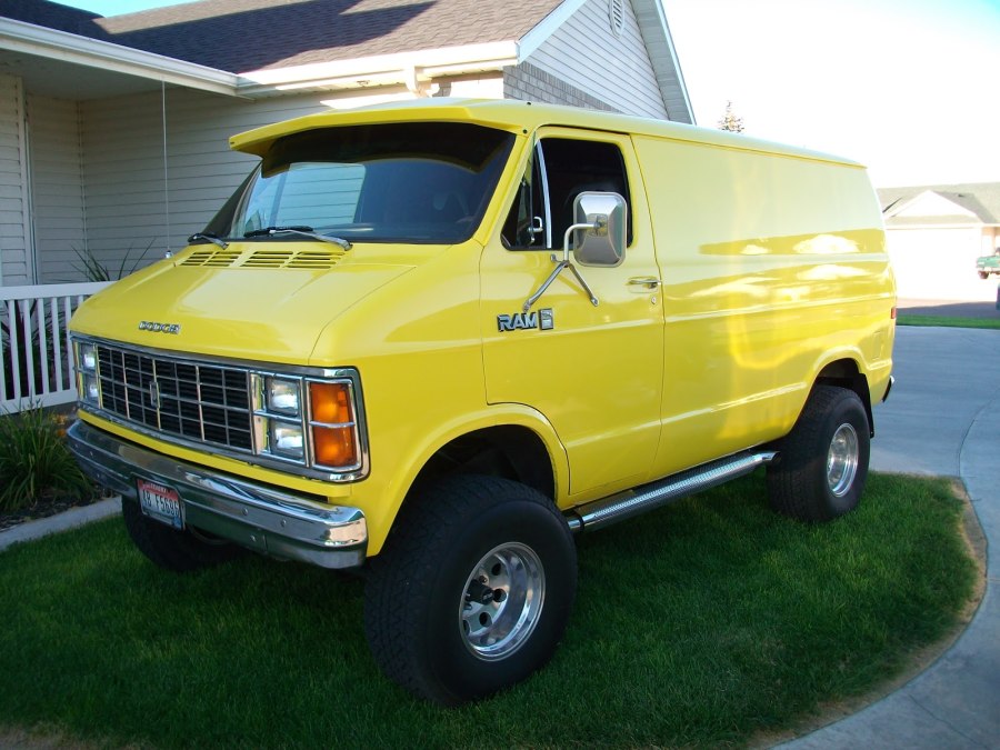 Dodge Ram van 1990
