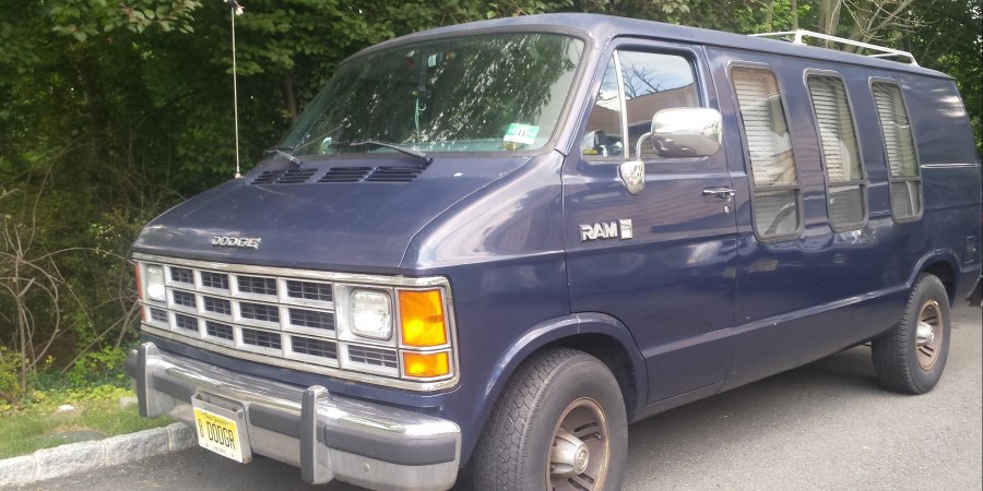 Микроавтобус chevy Ram van