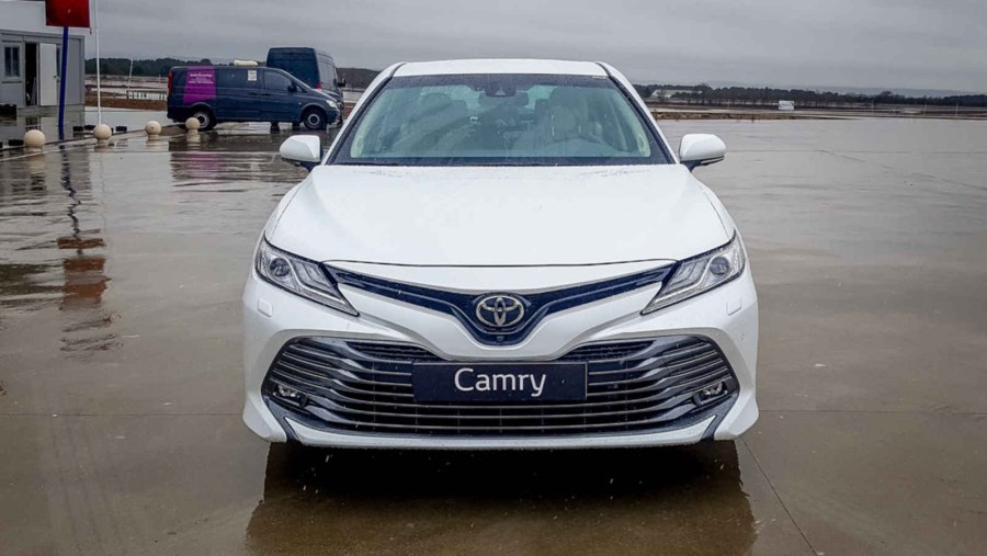 Toyota Camry v70