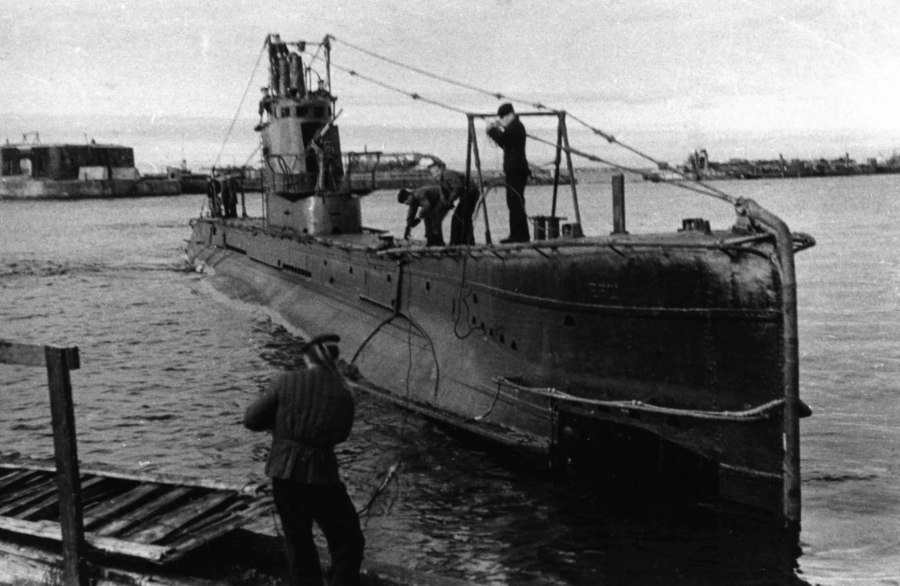 Советская подводная лодка щ-303