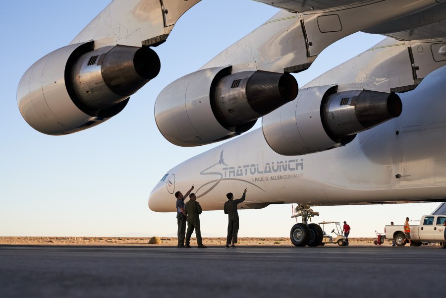 Самолет Stratolaunch model 351