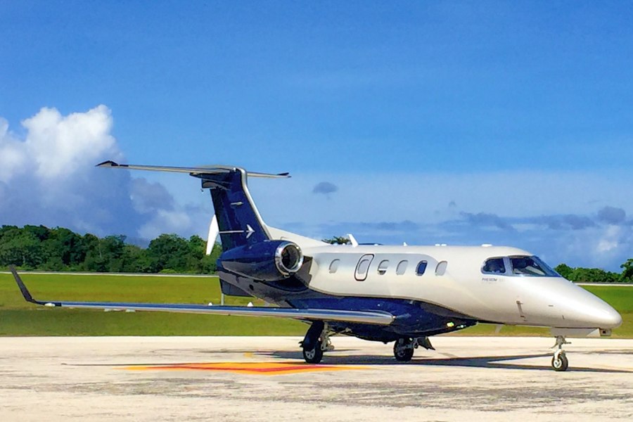 Обои Embraer Phenom 300e