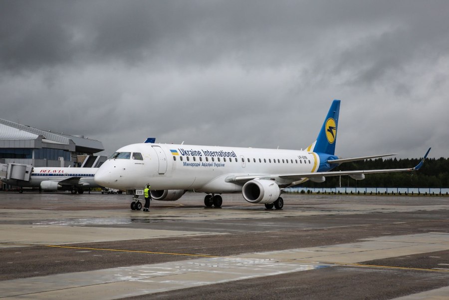Самолет Эмбраер EMB 190