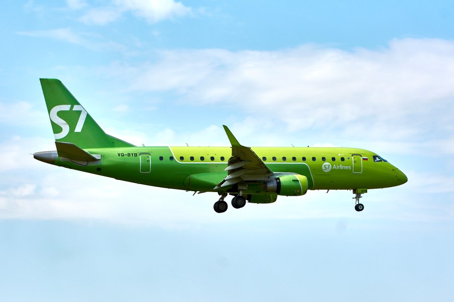 Embraer 170 s7 plane Crazy Roblox