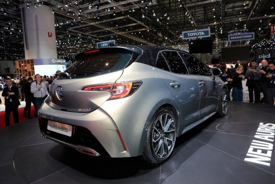 Toyota Auris Hybrid 2014