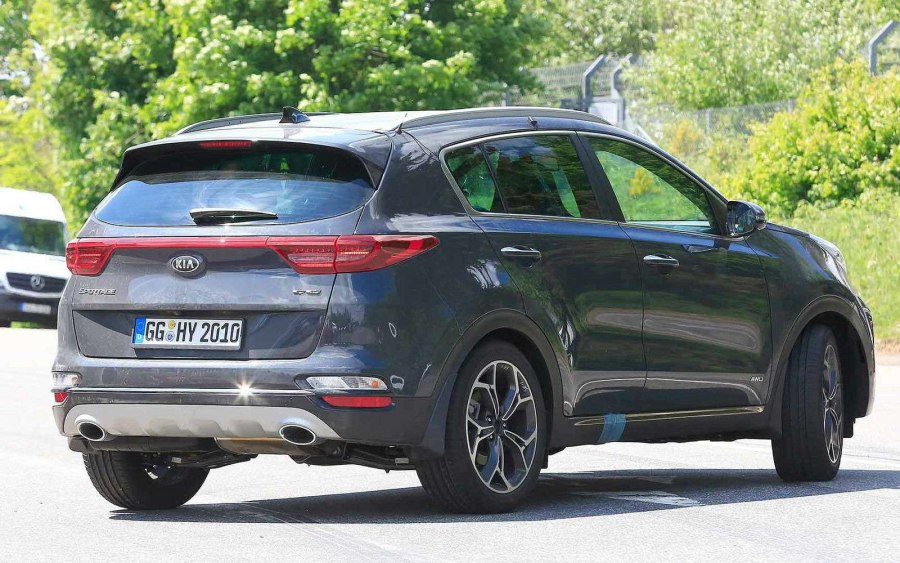 Kia Sportage 2022 зеленый