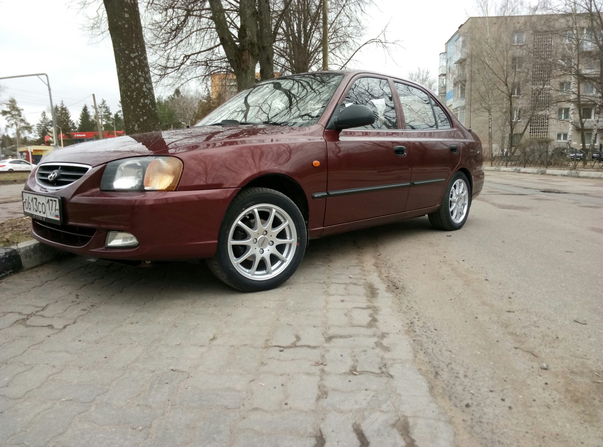 Акцент радиус колес. Хендай акцент 195/50 r15. Акцент r15 195/50. Hyundai Accent r15. Хендай акцент r 15.