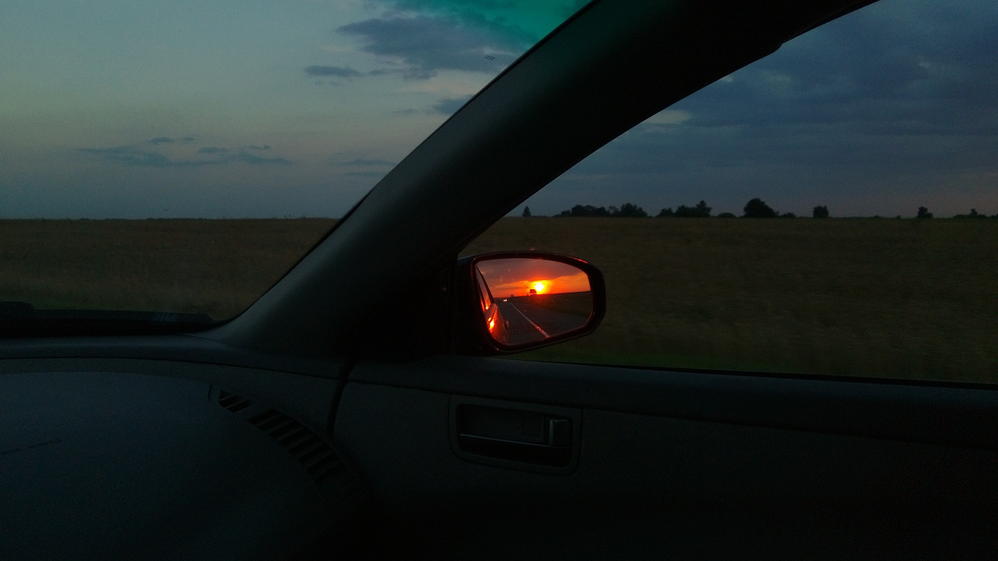 Вечер ехать дорога. Вид из машины. Вид из машины ночью. Вид из машины на дорогу ночью. Ночной вид из окна машины.