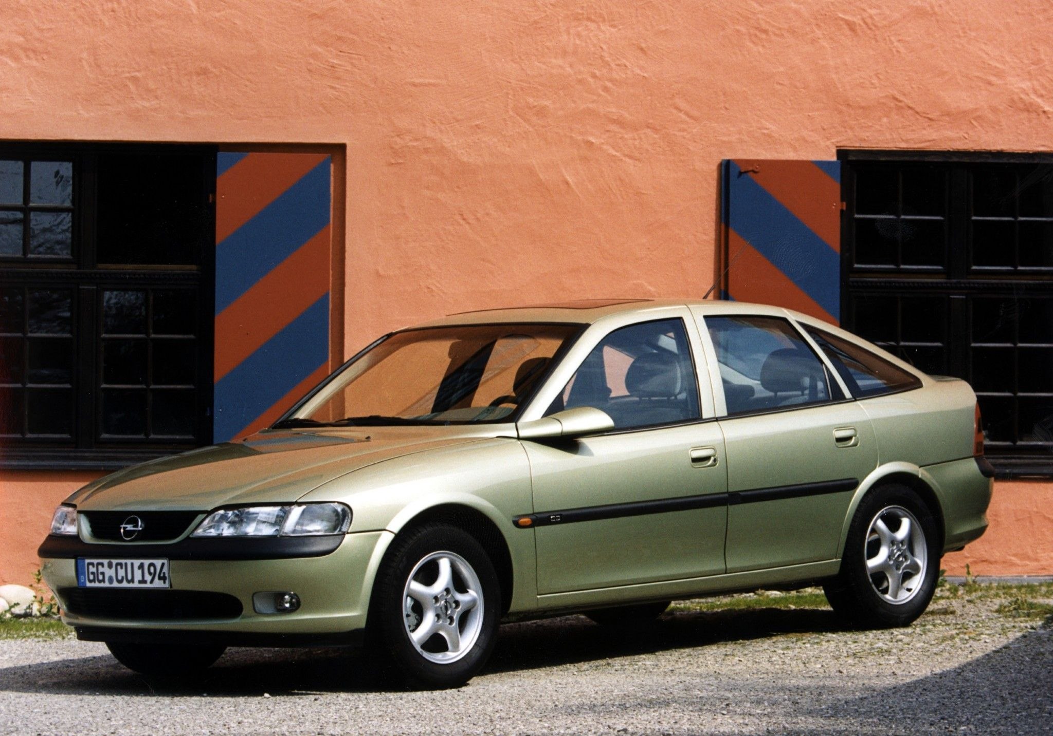 Новый опель вектра б. Opel Vectra b. Opel Vectra 1996. Опель Вектра б хэтчбек 1996. Опель Вектра 1996 хэтчбек.