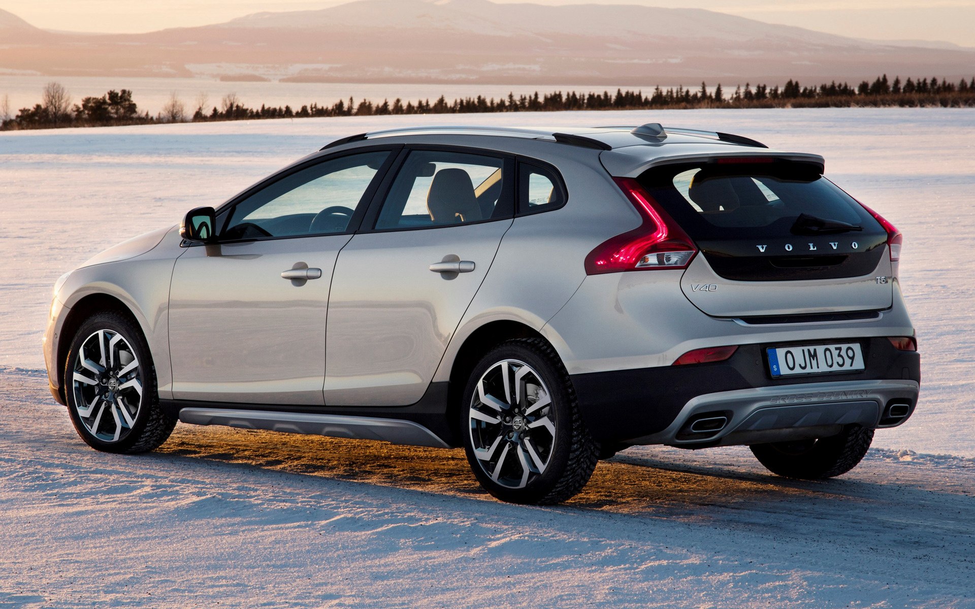 Volvo cross country. Вольво кросс Кантри v40. Вольво v40 Cross. Вольво v40 Cross Country 2016. Вольво в 40 кросс.