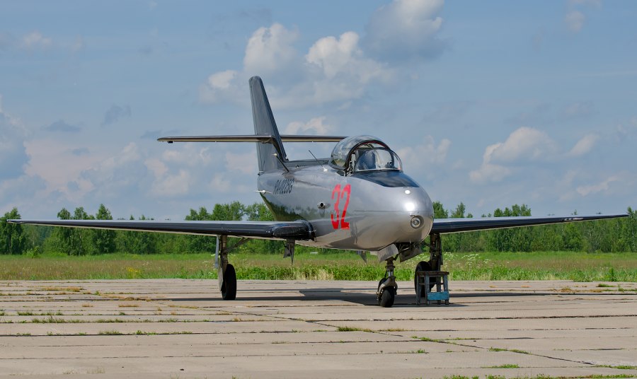 Як-32 самолет