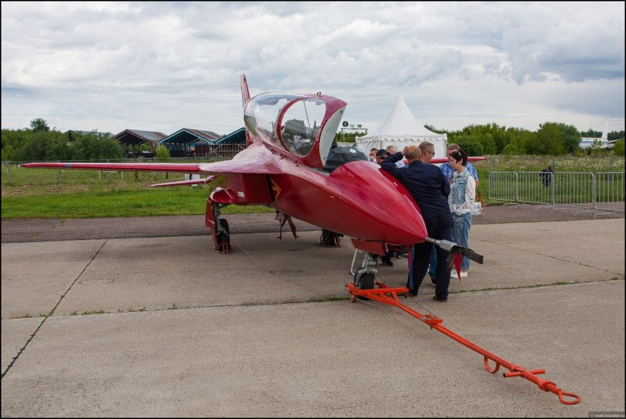 Самолет ср-10 топор в кабине