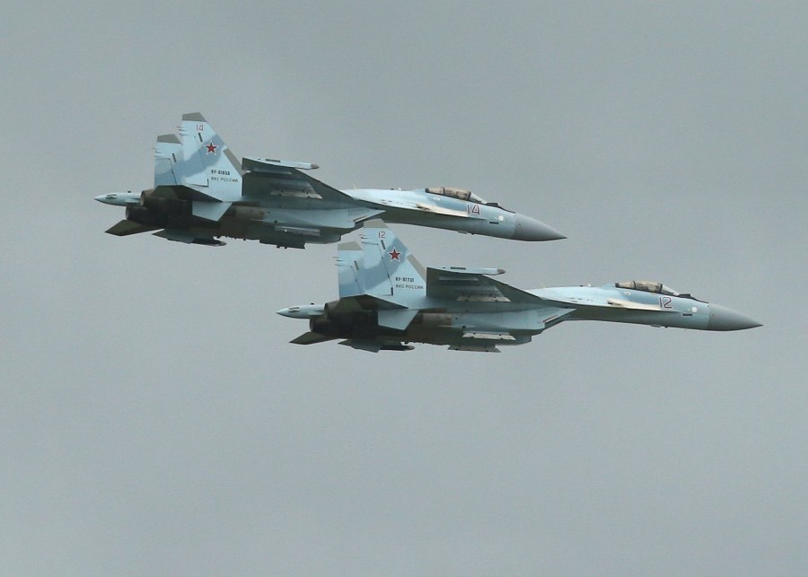 Су-27 перехватили стратегический бомбардировщик США