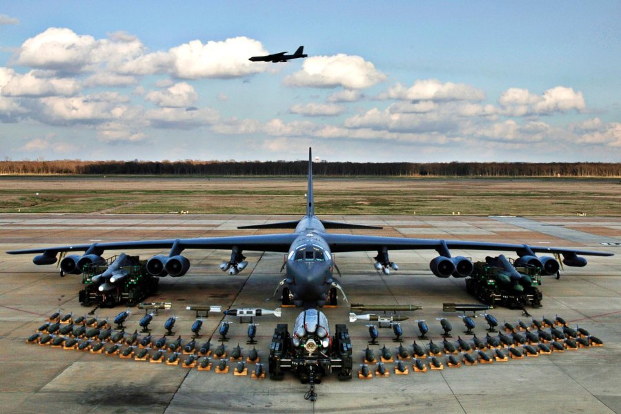 B 52 бомбардировщик