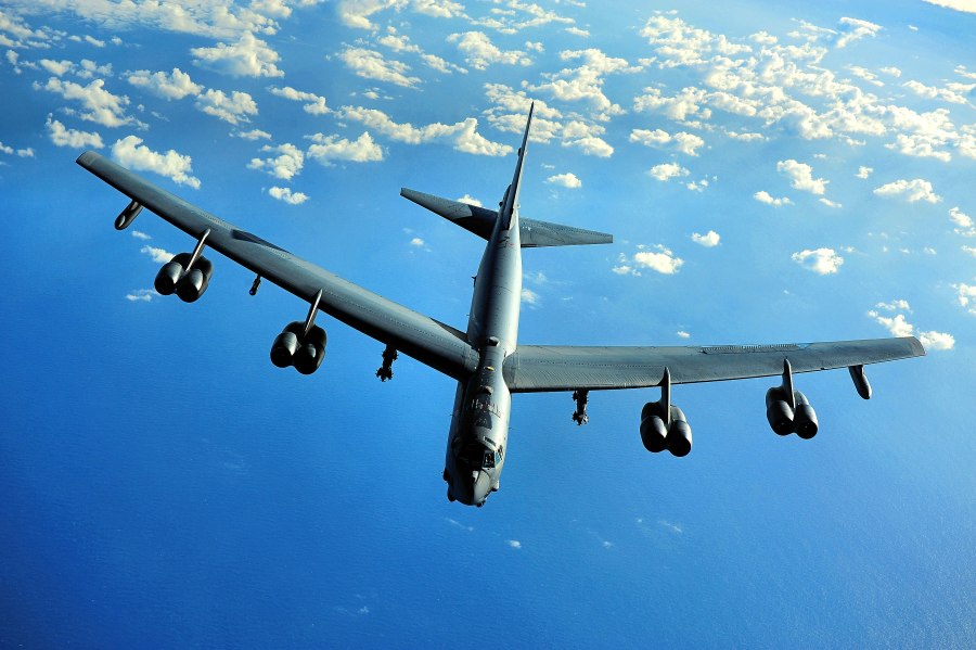Стратегический бомбардировщик в-52н