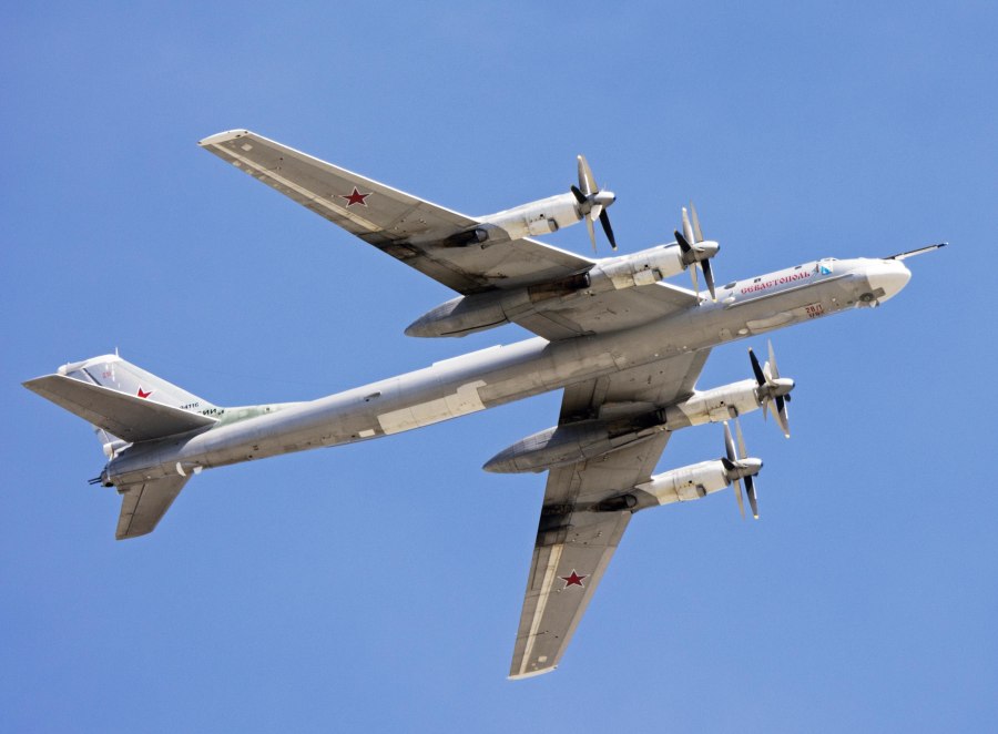 Стратегический турбовинтовой бомбардировщик ту-95мс
