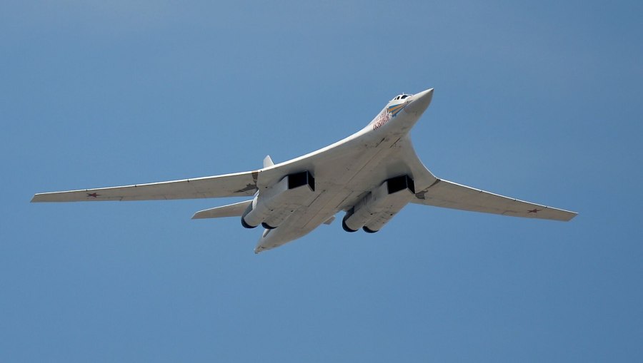 Стратегический сверхзвуковой ракетоносец-бомбардировщик ту-160