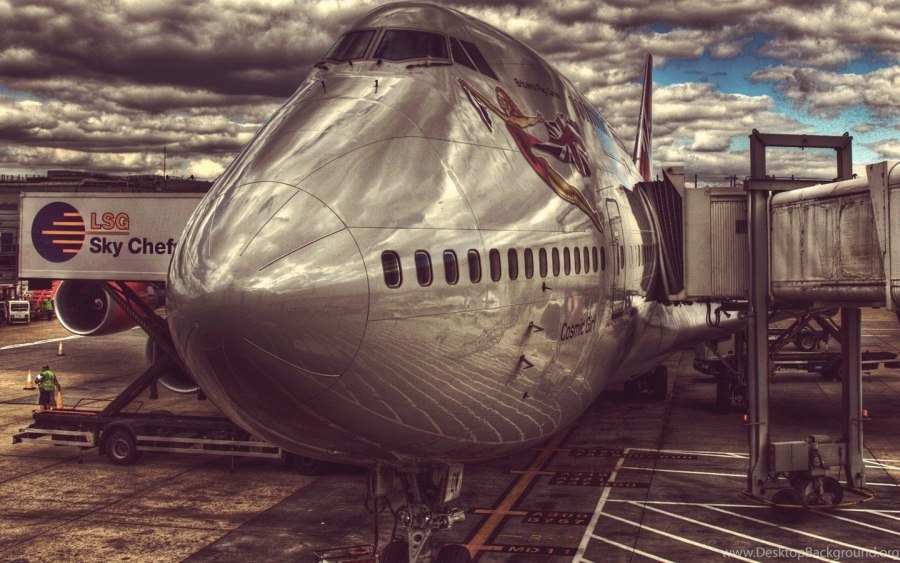 Самолёт Боинг 747 8