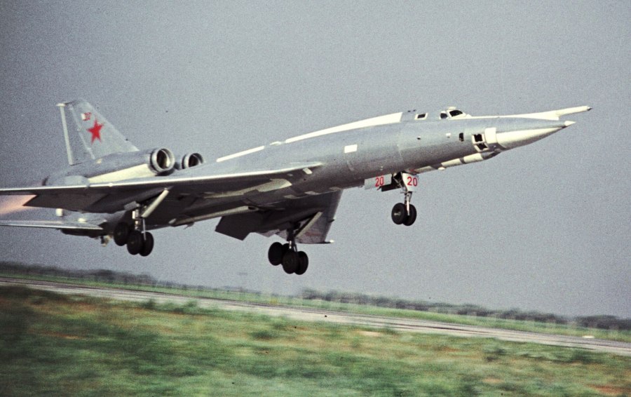 Ту-22 сверхзвуковой самолёт