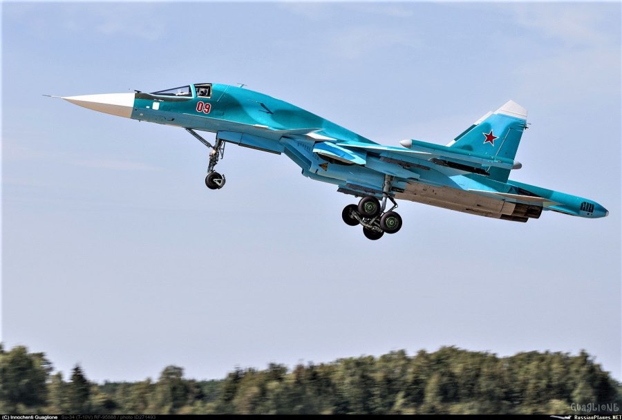 Самолет с обратной стреловидностью крыла Су-47