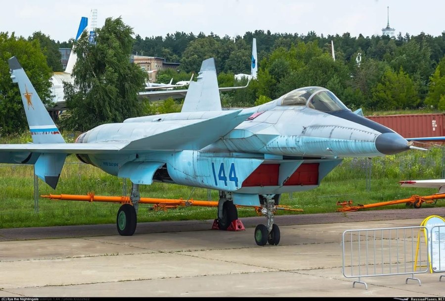 Истребитель АТН-51