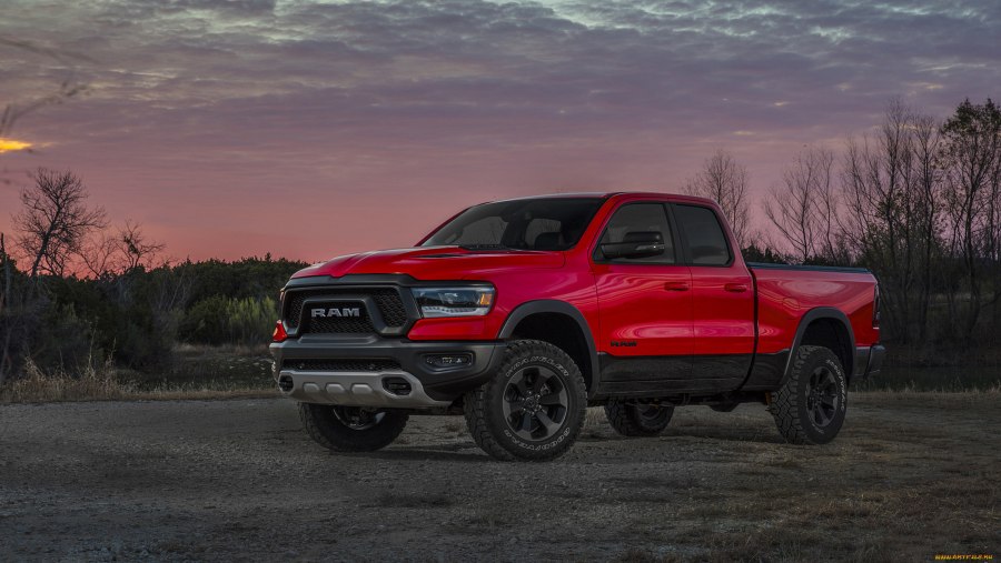Dodge Ram 1500 красный