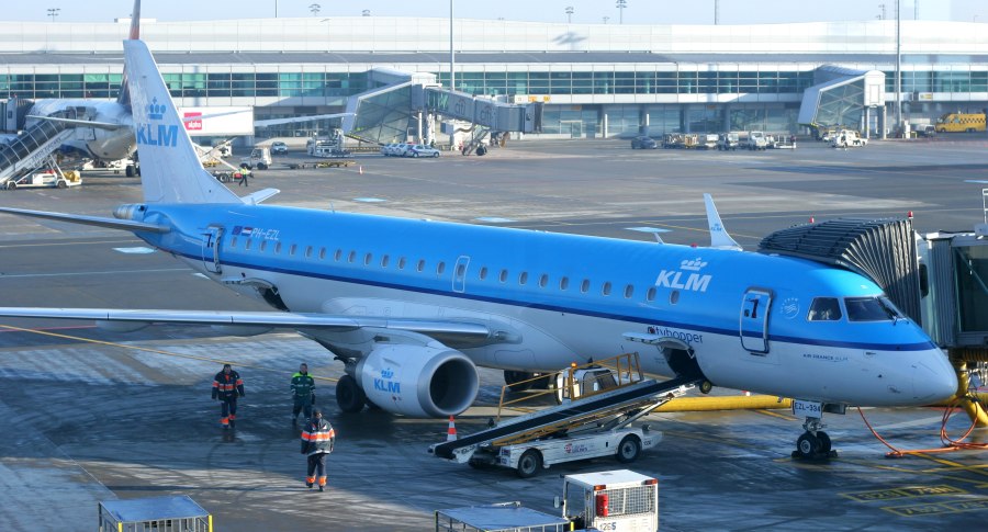 Самолёт Embraer 190