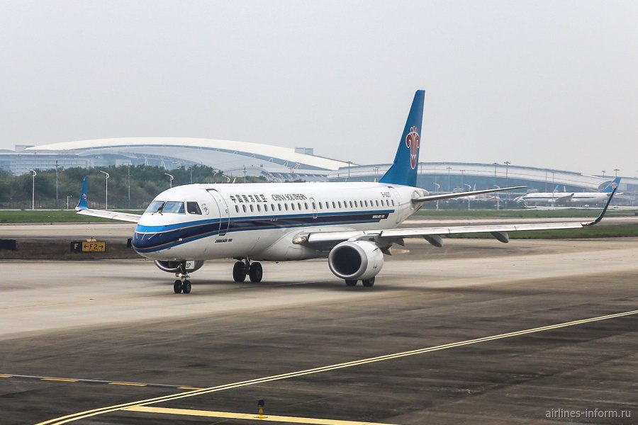 EMB-190 самолет
