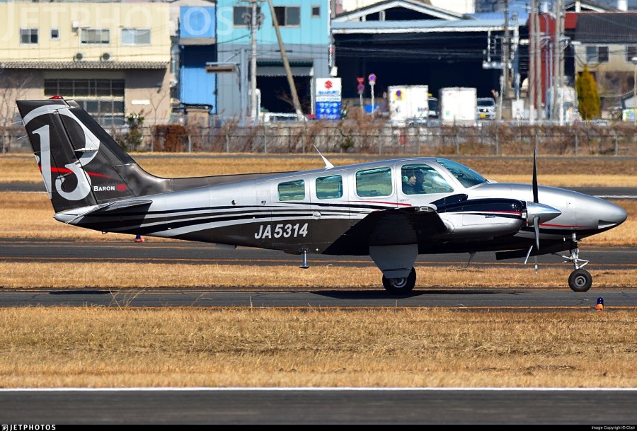 Beechcraft Baron кабина